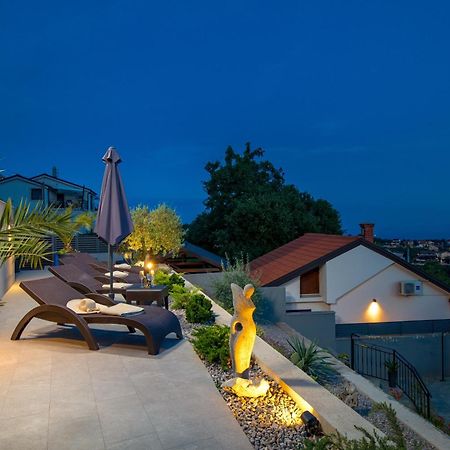 קסטב Srok Apartments With Pool מראה חיצוני תמונה