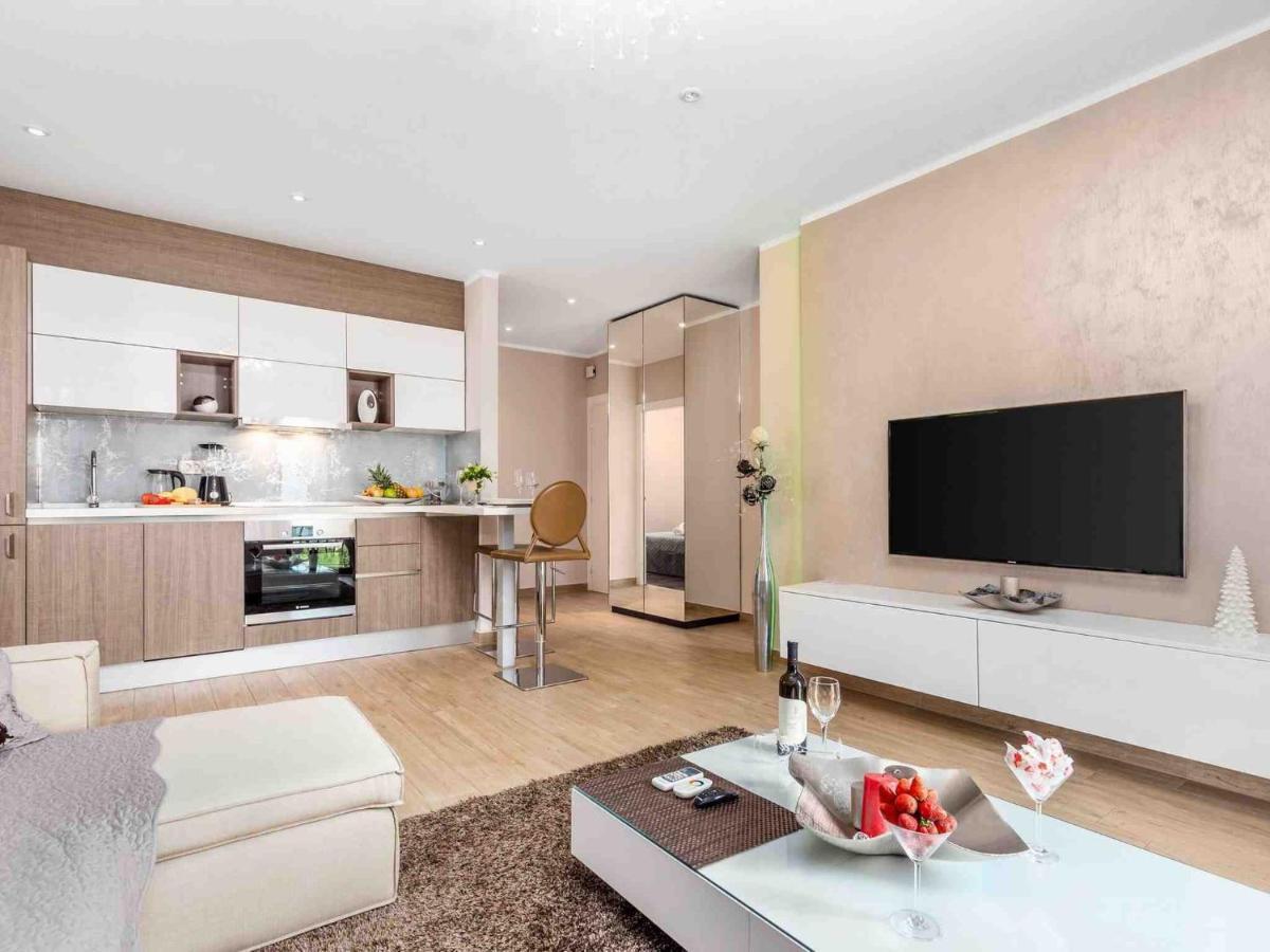 קסטב Srok Apartments With Pool מראה חיצוני תמונה