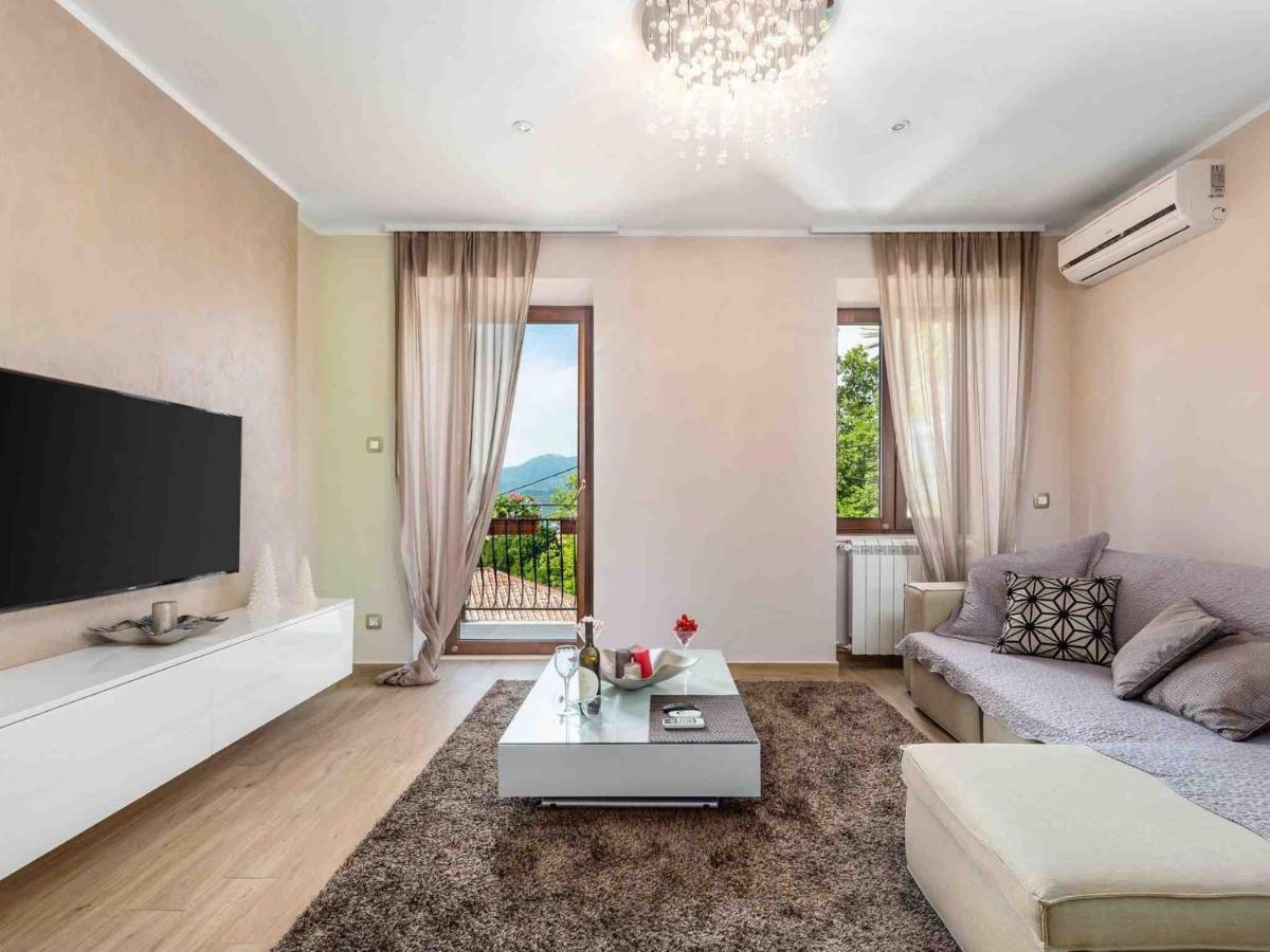 קסטב Srok Apartments With Pool חדר תמונה